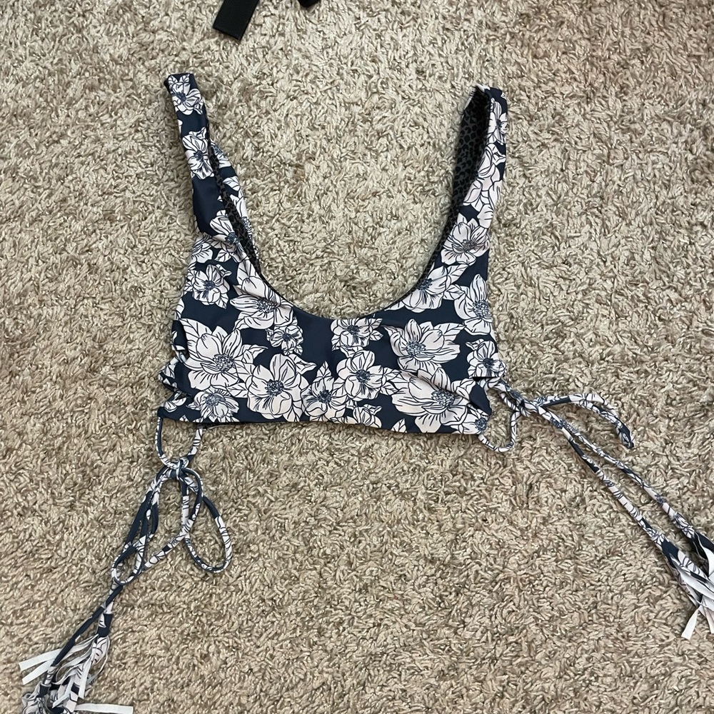 Acacia Blue Magnolia “Hunter” top